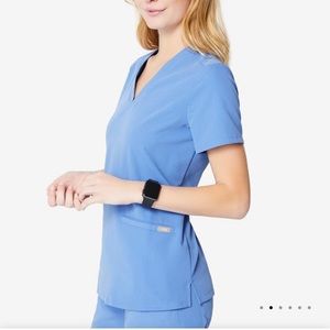 FIGS Casma three pocket scrub top NWT